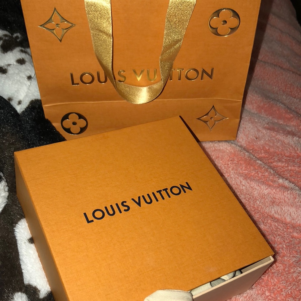 Louis Vuitton scarf
